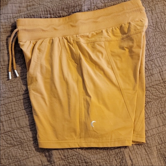 Zyia dark khaki Canyon shorts (goldish color) - Picture 9 of 14